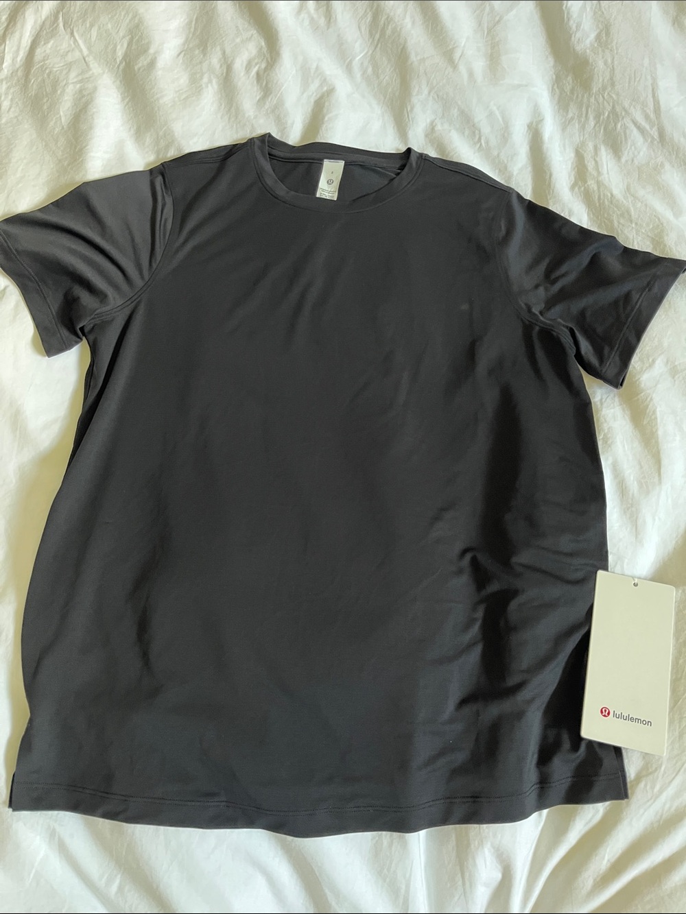 NWT Lululemon ultralight hip-length T-shirt in black
